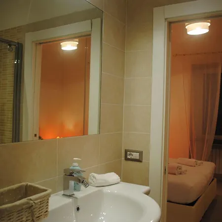 לינה וארוחת בוקר Ciak Holiday House 3*